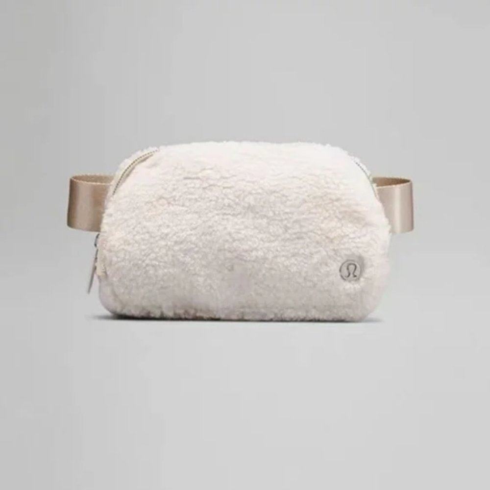 Lululemon Everywhere Fleece Belt Bag